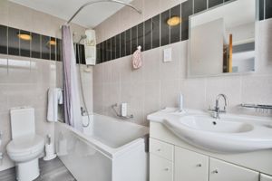 Ensuite- click for photo gallery